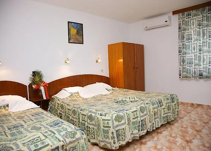 Family Orfei מלון